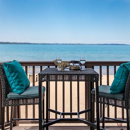 New Listing Beach Bliss 211! Stunning Bay View 트래버스 시티 외부 사진