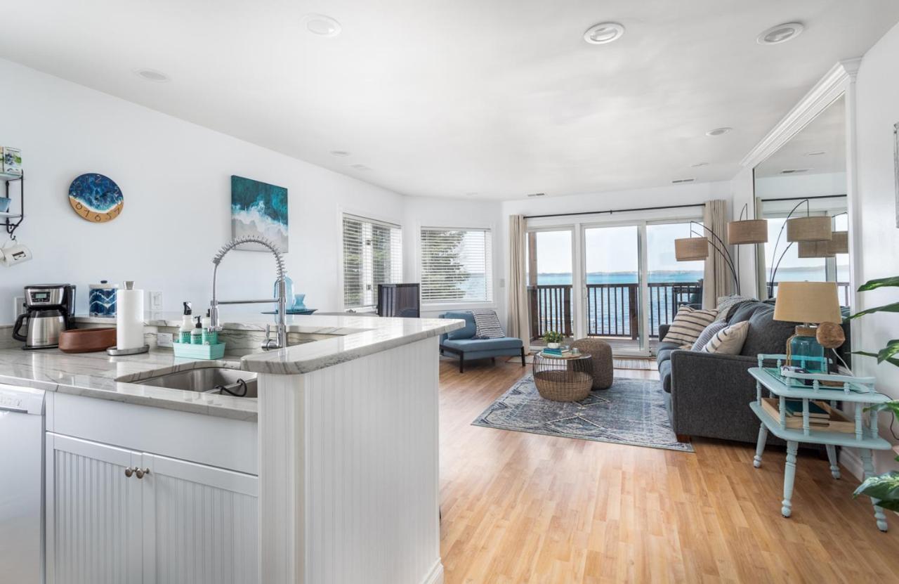 New Listing Beach Bliss 211! Stunning Bay View 트래버스 시티 외부 사진