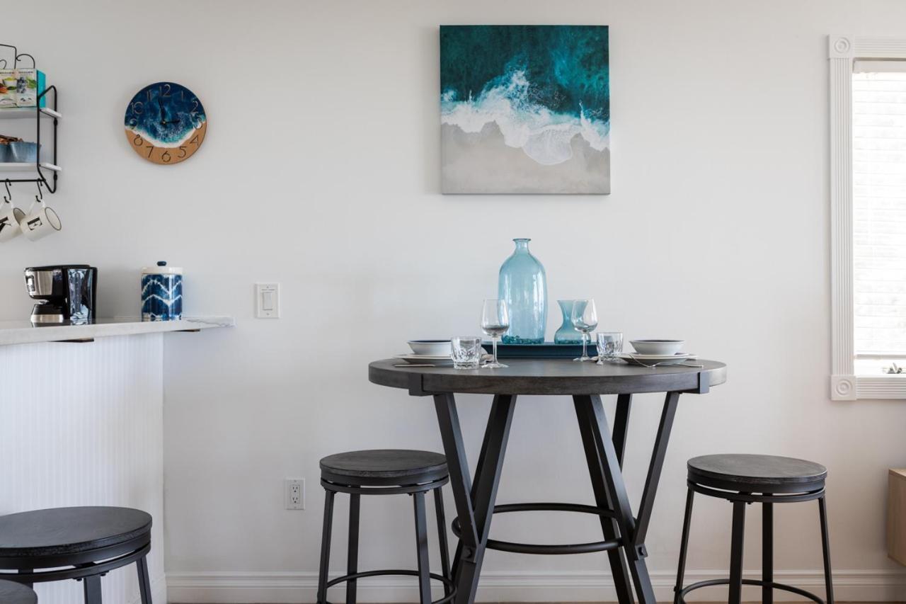 New Listing Beach Bliss 211! Stunning Bay View 트래버스 시티 외부 사진