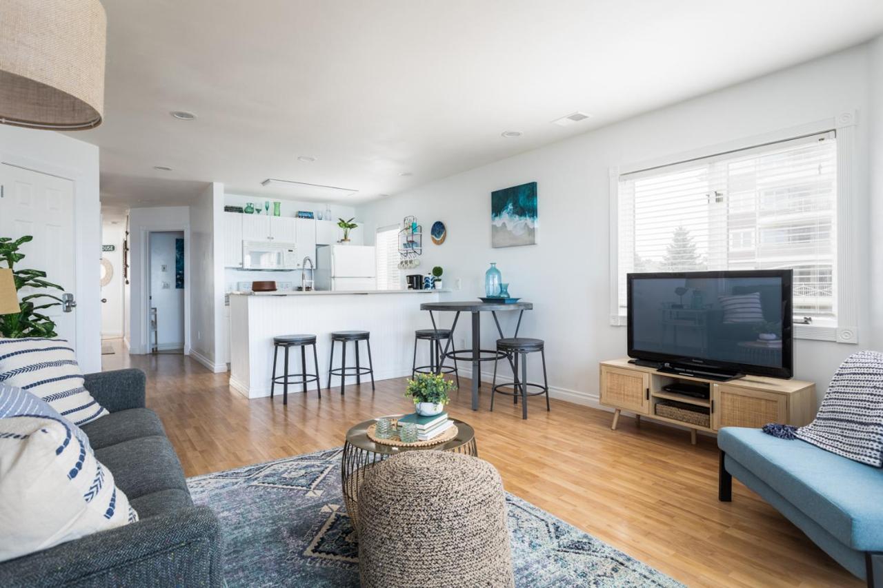 New Listing Beach Bliss 211! Stunning Bay View 트래버스 시티 외부 사진